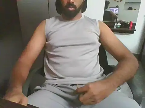 lovelyakash69 online show from May 6, 7:46 am
