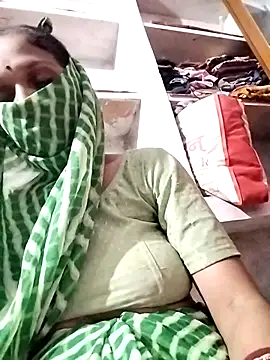 Snapshot of Soniy-Maax chatting on March 27, 4:18 pm Soniy-Maax online show from March 27, 4:18 pm