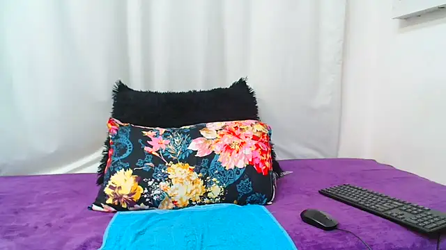 Snapshot of SMALLBOOBSXX chatting on October 7, 5:37 am SMALLBOOBSXX online show from October 7, 5:37 am