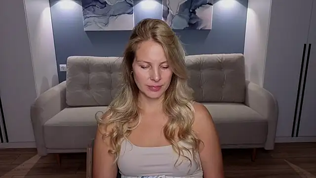 Snapshot of MelanieBennett chatting on September 16, 6:14 am MelanieBennett online show from September 16, 6:14 am