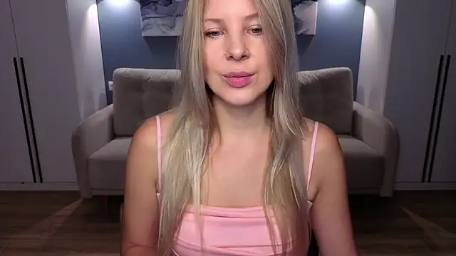 MelanieBennett online show from November 12, 6:47 am