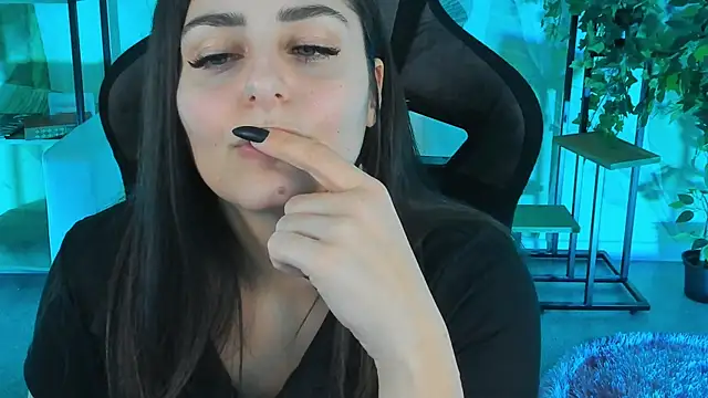 ValeriiMills online show from December 16, 2:33 pm