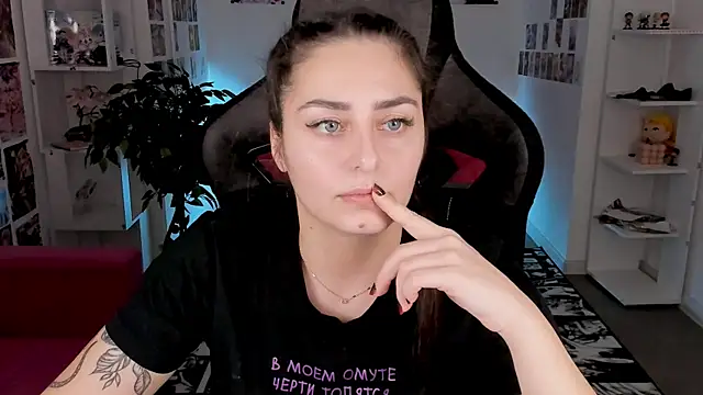 ValeriiMills online show from January 17, 5:27 pm