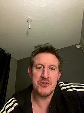Snapshot of Tommyglasgow1983 chatting on October 24, 3:03 am Tommyglasgow1983 online show from October 24, 3:03 am