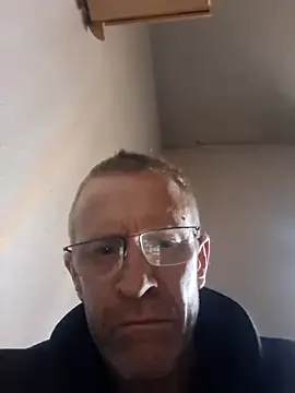 Snapshot of moasslicker chatting on December 17, 3:40 pm moasslicker online show from December 17, 3:40 pm