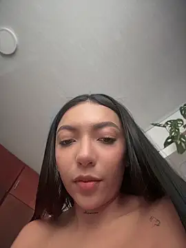 ImAshley1 online show from April 13, 2:00 pm