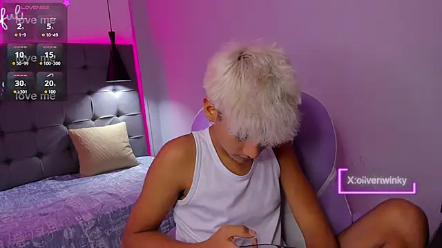 OliverTwinky online show from September 12, 4:45 am