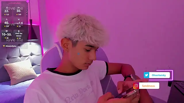 OliverTwinky online show from September 16, 3:57 pm