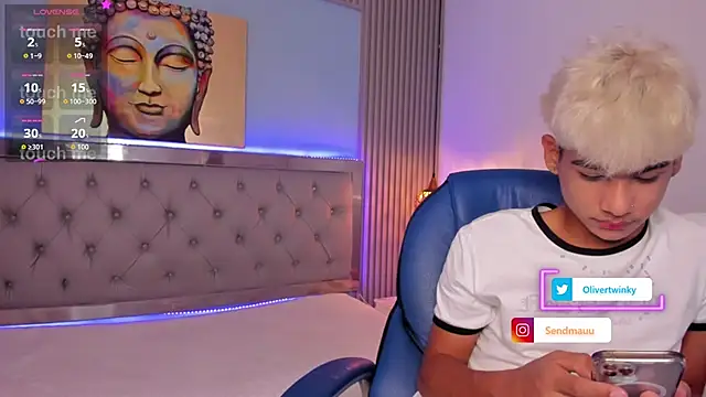 OliverTwinky online show from September 28, 2:11 pm