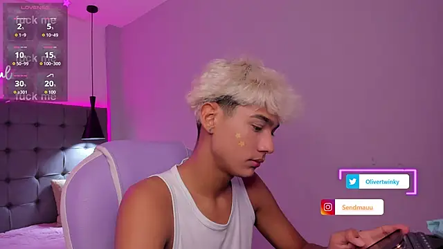 OliverTwinky online show from September 29, 1:38 pm