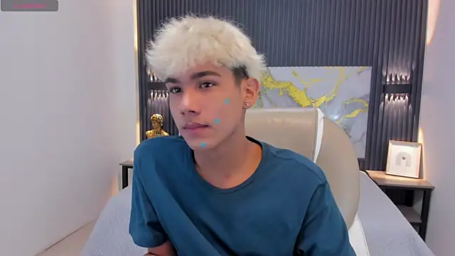 OliverTwinky online show from October 4, 2:04 pm