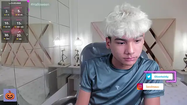 OliverTwinky online show from October 7, 2:03 pm