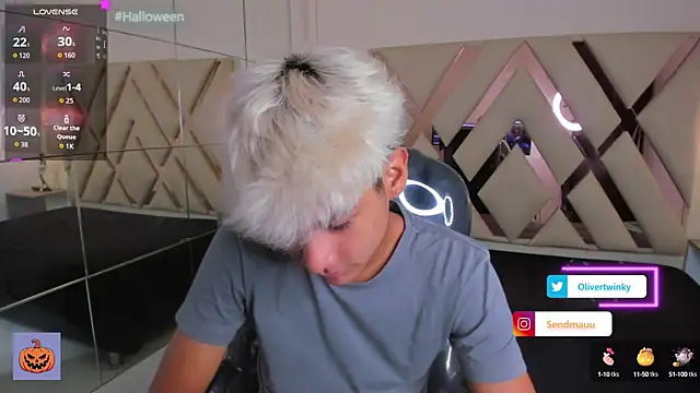 OliverTwinky online show from October 9, 3:21 pm