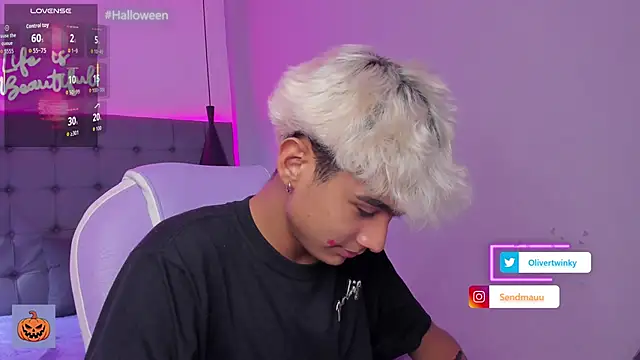 OliverTwinky online show from October 13, 5:07 am