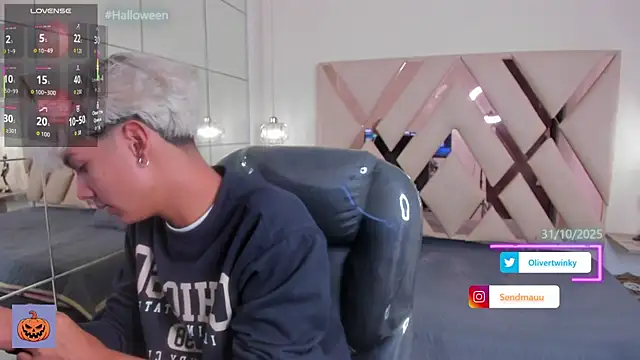 OliverTwinky online show from October 25, 1:29 pm