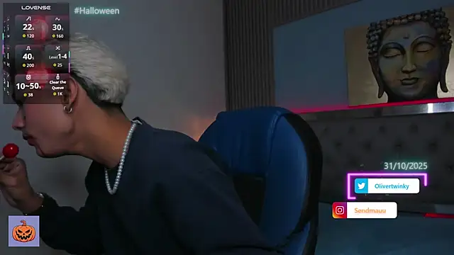 OliverTwinky online show from October 28, 4:49 am