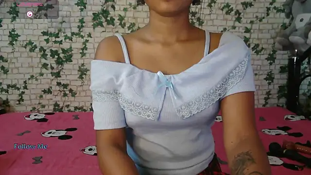 Snapshot of Trishna_love chatting on October 17, 1:09 am Trishna love online show from October 17, 1:09 am