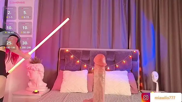 MiaWillis  online show from October 24, 10:00 am