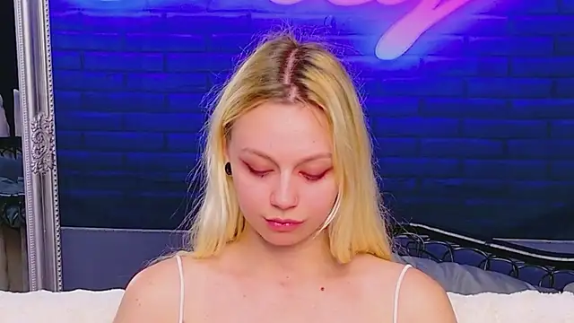 AlessiaCroft online show from July 6, 3:58 am