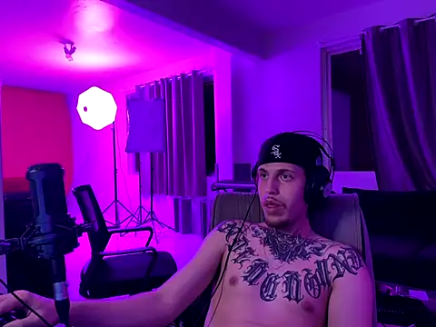 Snapshot of bigrosa21cm chatting on October 12, 6:23 am bigrosa21cm online show from October 12, 6:23 am