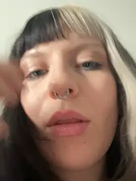 Snapshot of kittlunixx chatting on May 5, 2:47 pm kittlunixx online show from May 5, 2:47 pm