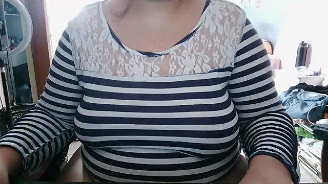 Snapshot of nicolebiancardi5 chatting on April 2, 1:53 pm nicolebiancardi5 online show from April 2, 1:53 pm