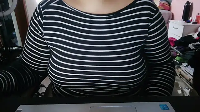 Snapshot of nicolebiancardi5 chatting on April 7, 11:54 am nicolebiancardi5 online show from April 7, 11:54 am