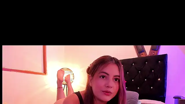 mialeia01 online show from June 25, 9:30 pm