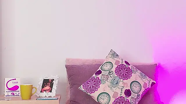 Snapshot of caro_hill chatting on January 10, 6:48 am caro hill online show from January 10, 6:48 am