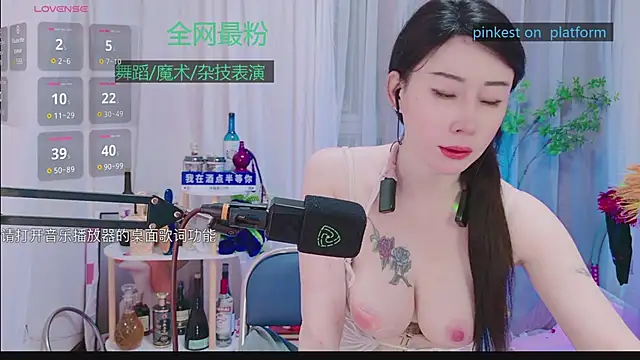 Snapshot of Luck_Lili_ chatting on October 3, 5:10 pm Luck Lili online show from October 3, 5:10 pm