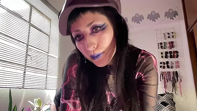 ELENA UMBRA online show from March 6, 9:55 pm