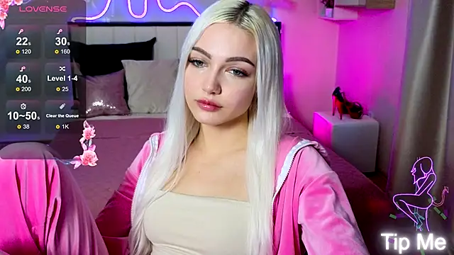 Snapshot of LinaLirian chatting on October 11, 2:15 pm LinaLirian online show from October 11, 2:15 pm