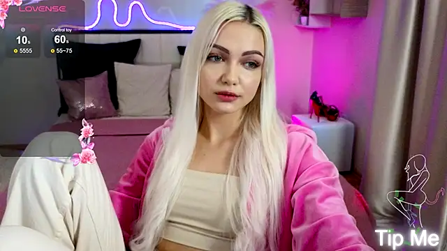 Snapshot of LinaLirian chatting on October 18, 1:34 pm LinaLirian online show from October 18, 1:34 pm