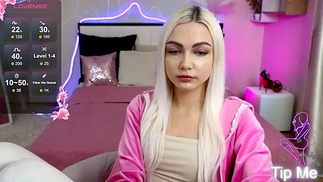 Snapshot of LinaLirian chatting on October 19, 1:45 pm LinaLirian online show from October 19, 1:45 pm