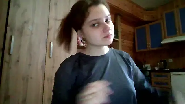 Snapshot of Little_shygirl chatting on February 9, 5:11 am Little shygirl online show from February 9, 5:11 am