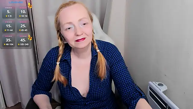 Snapshot of Karen_Villis chatting on November 28, 12:19 pm Karen Villis online show from November 28, 12:19 pm