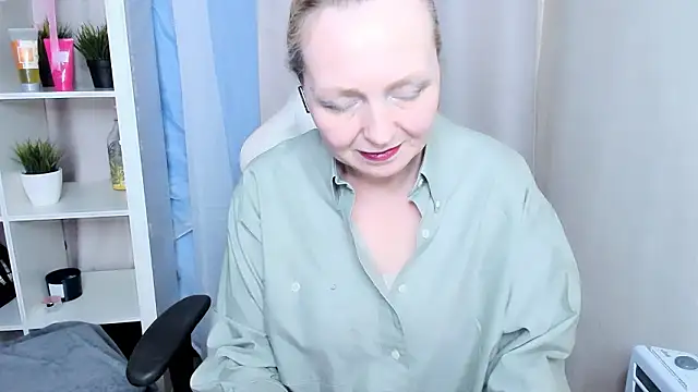 Snapshot of Karen_Villis chatting on February 5, 9:47 am Karen Villis online show from February 5, 9:47 am