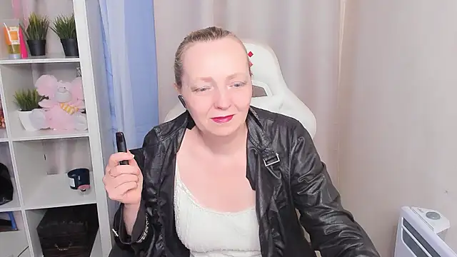 Snapshot of Karen_Villis chatting on February 23, 10:01 am Karen Villis online show from February 23, 10:01 am