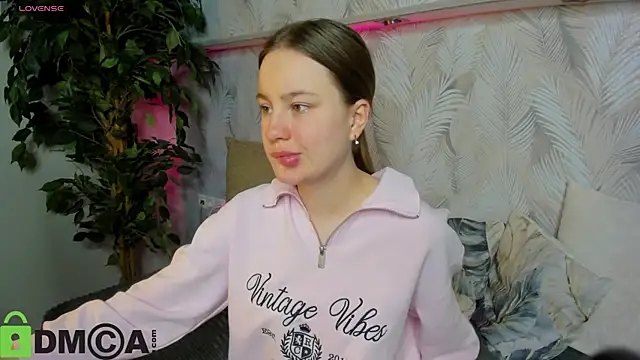 Candy Cansew online show from October 5, 1:04 am