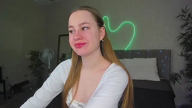 Candy Cansew online show from December 3, 1:02 am