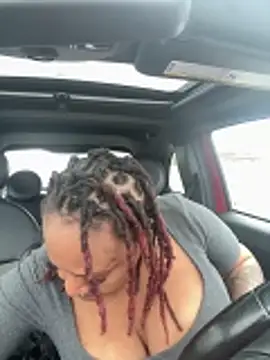 Snapshot of RoyalQueen2u chatting on March 6, 5:42 pm RoyalQueen2u online show from March 6, 5:42 pm