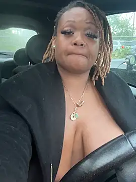 Snapshot of RoyalQueen2u chatting on April 26, 10:46 am RoyalQueen2u online show from April 26, 10:46 am