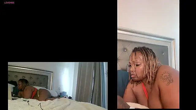 Snapshot of RoyalQueen2u chatting on May 14, 6:04 pm RoyalQueen2u online show from May 14, 6:04 pm
