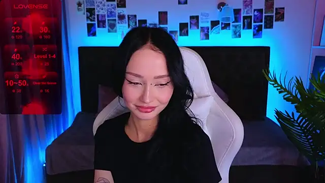  holly berry  online show from October 3, 1:46 am