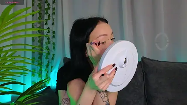  holly berry  online show from October 12, 1:26 am