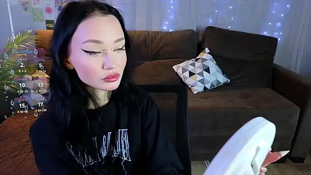  holly berry  online show from November 4, 1:38 am