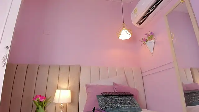 Snapshot of _lucia_18 chatting on October 22, 3:34 pm  lucia 18 online show from October 22, 3:34 pm