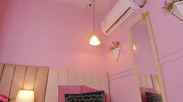 Snapshot of _lucia_18 chatting on October 29, 6:42 pm  lucia 18 online show from October 29, 6:42 pm