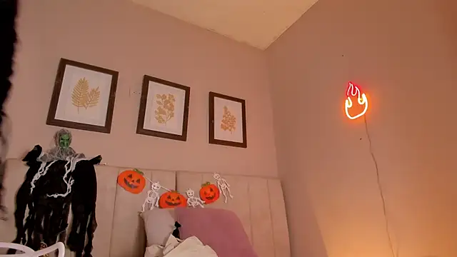 Snapshot of _lucia_18 chatting on October 31, 4:41 pm  lucia 18 online show from October 31, 4:41 pm