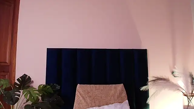 AbbieJoness  online show from May 7, 11:37 am